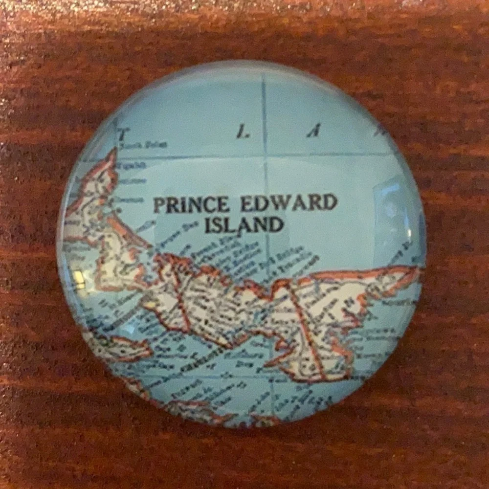 PRINCE EDWARD ISLAND REFRIGERATOR MAGNET ✨✨✨ - Picture 1 of 2